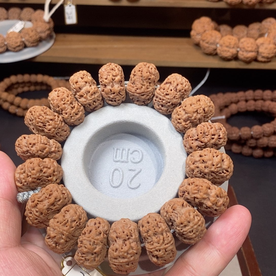 薛***金刚菩提手串23尺蜂王夹板