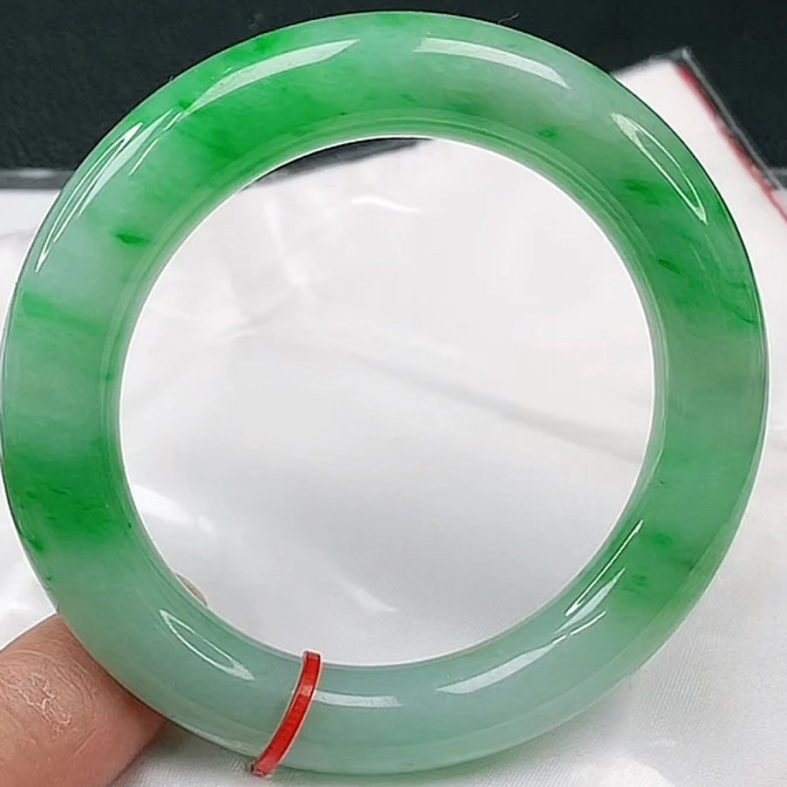 （缅甸翡翠A货）58圈冰种飘阳绿胖圆条