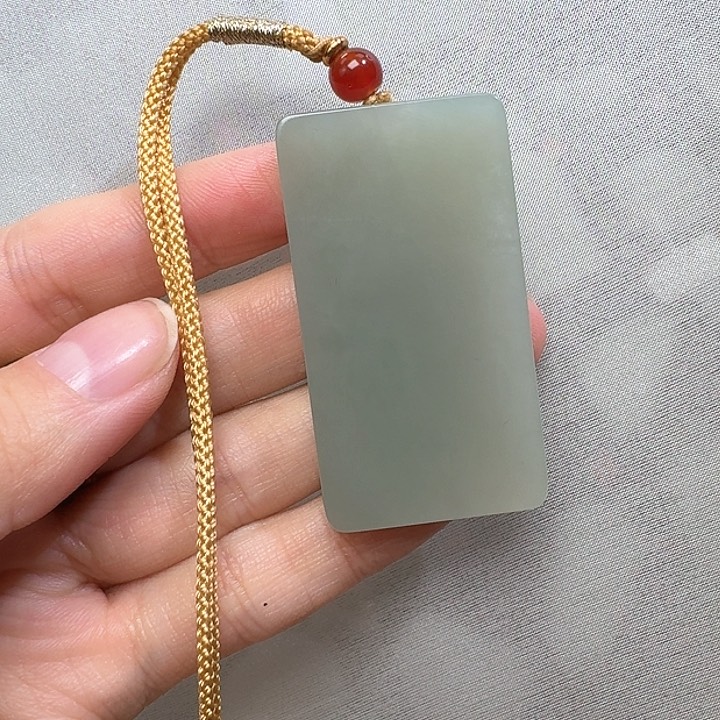 和田玉颈饰未镶嵌B****逆且末近矿28g