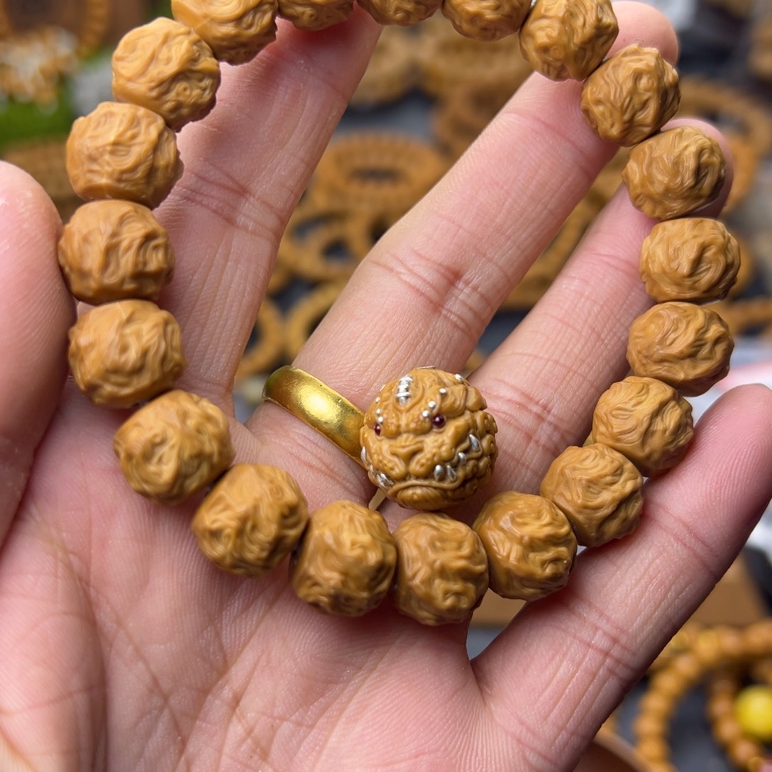 过***往猴头核桃吊坠大龙蛇➕醒狮