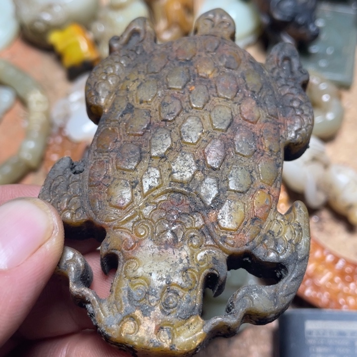 洪***斯和田玉（糖玉）未镶嵌颈饰