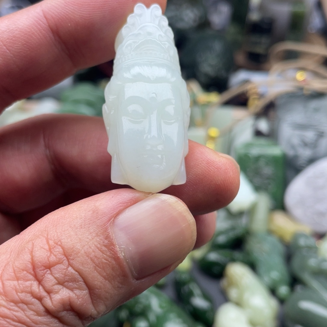 够****和田玉未镶嵌颈饰