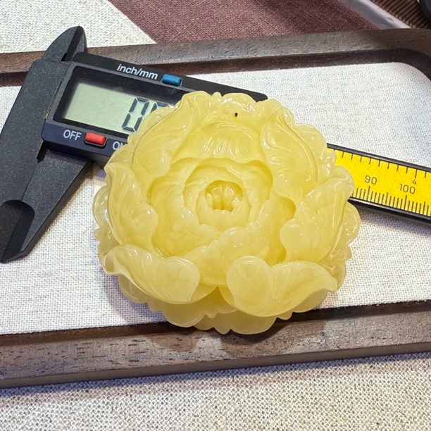 天然原矿琥珀蜜蜡牡丹花吊坠53.61g