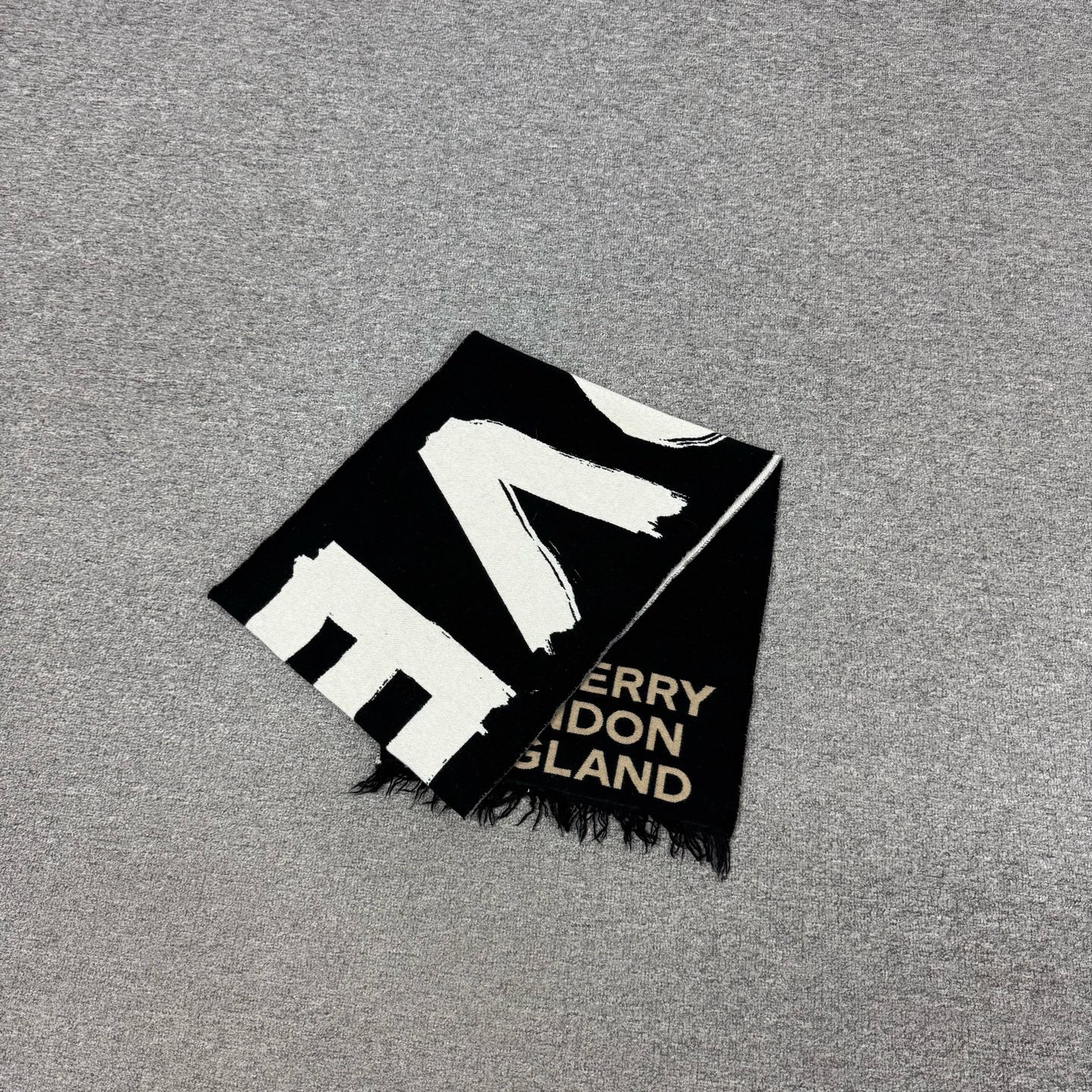 99新 AMIPARIS Burberry love围巾