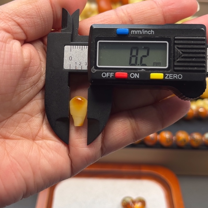 琥珀未镶嵌珠宝奇石M115号三通微瑕