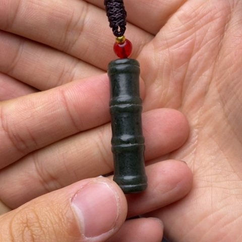 雅***斯和田玉未镶嵌颈饰