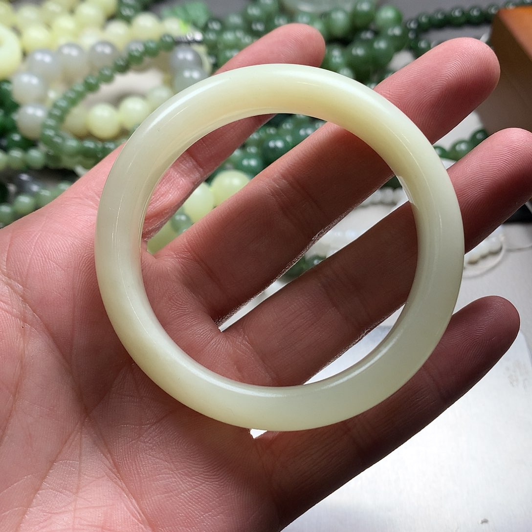 和田玉手镯未镶嵌未**缪55.1