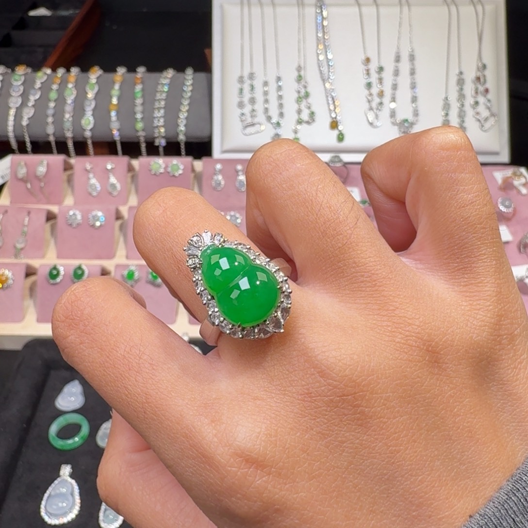 翡翠18K金镶嵌戒指纯天然缅甸翡翠A货戒指