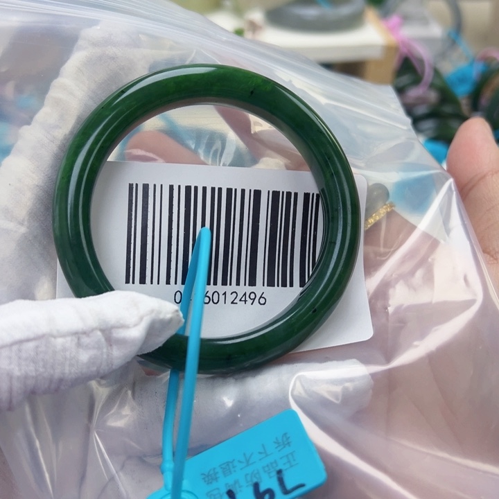 和田玉未镶嵌手镯58包容