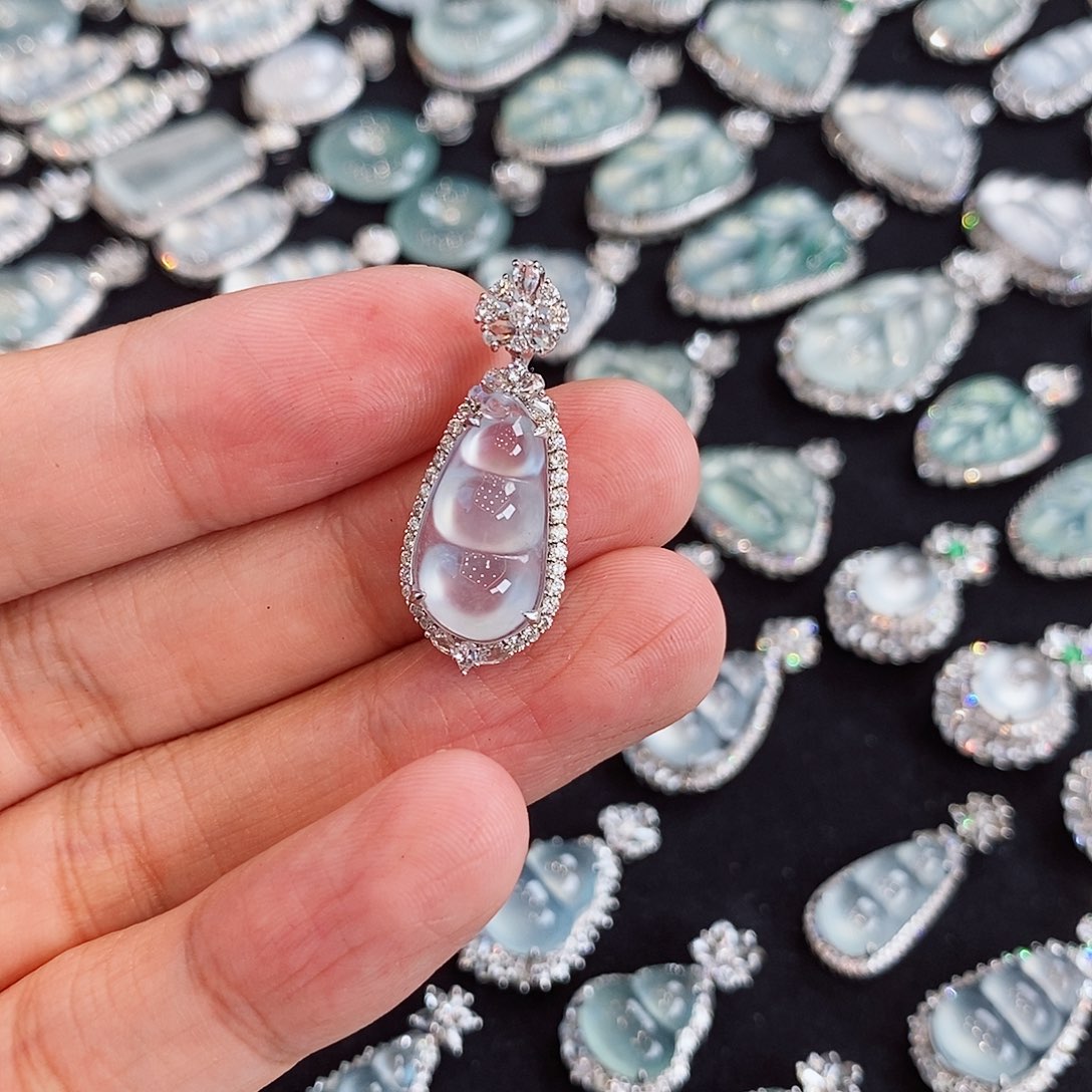 翡翠18K金镶嵌颈饰香****啊啊啊啊啊