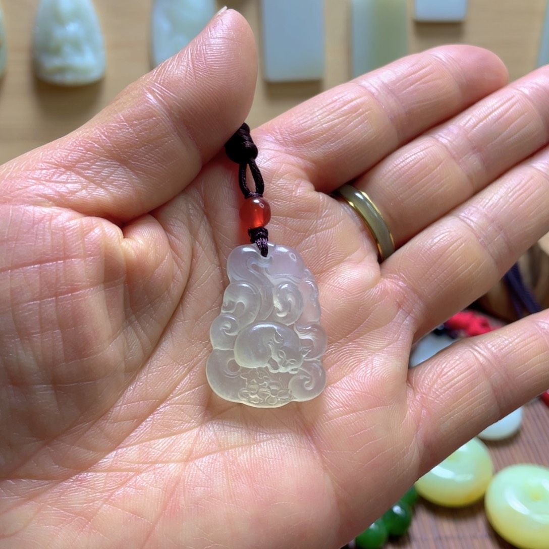 透闪石-蛇纹石玉未镶嵌挂坠