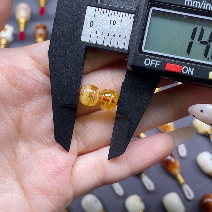 琥珀未镶嵌裸石7.9mm