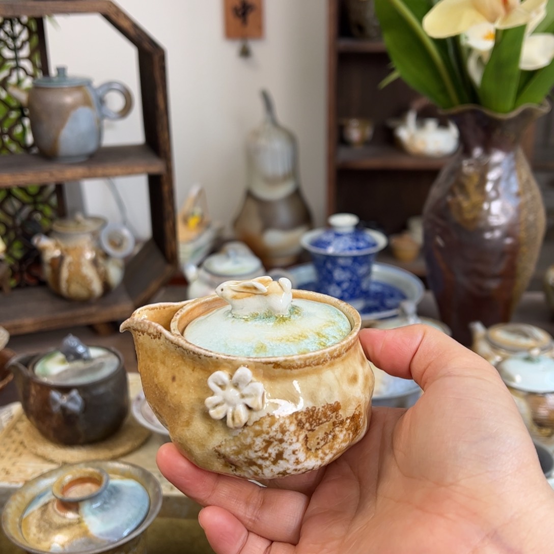 手捏陶泥兔子宝瓶