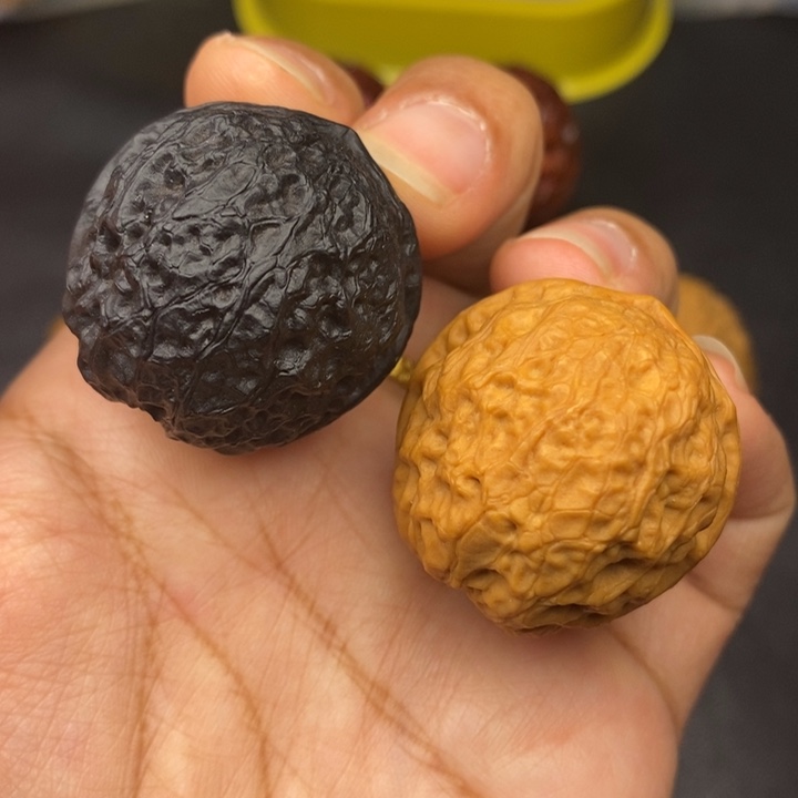 文玩核桃吊坠39尺蛇皮元宝