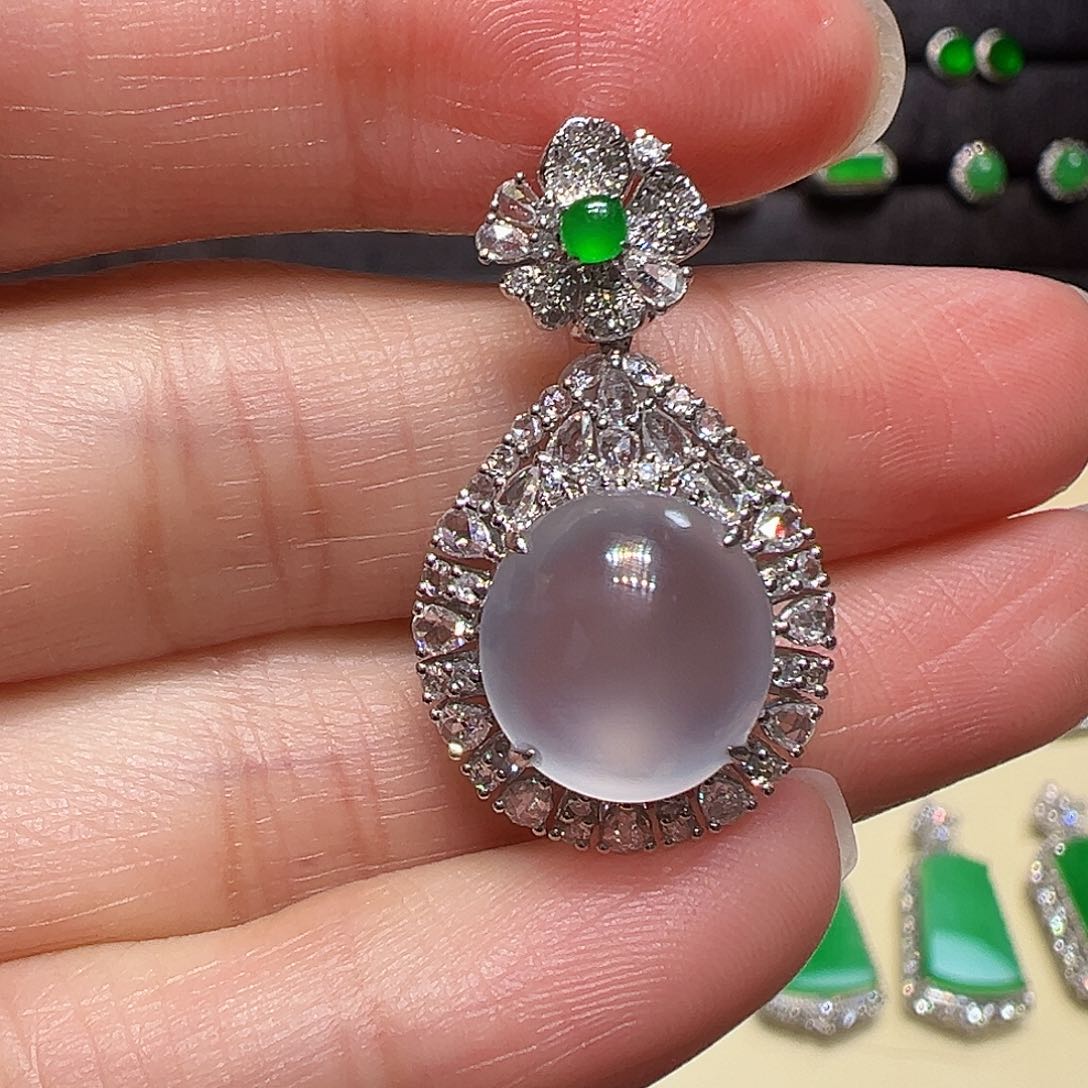 翡翠颈饰18K金镶嵌吊坠