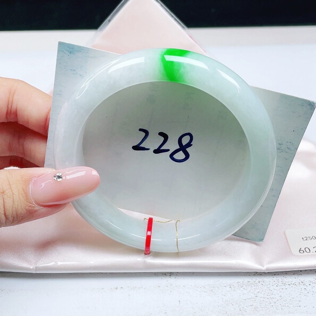 翡翠未镶嵌手镯 正圈60+