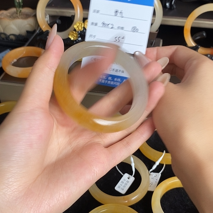 石英质玉（黄龙玉）未镶嵌手镯