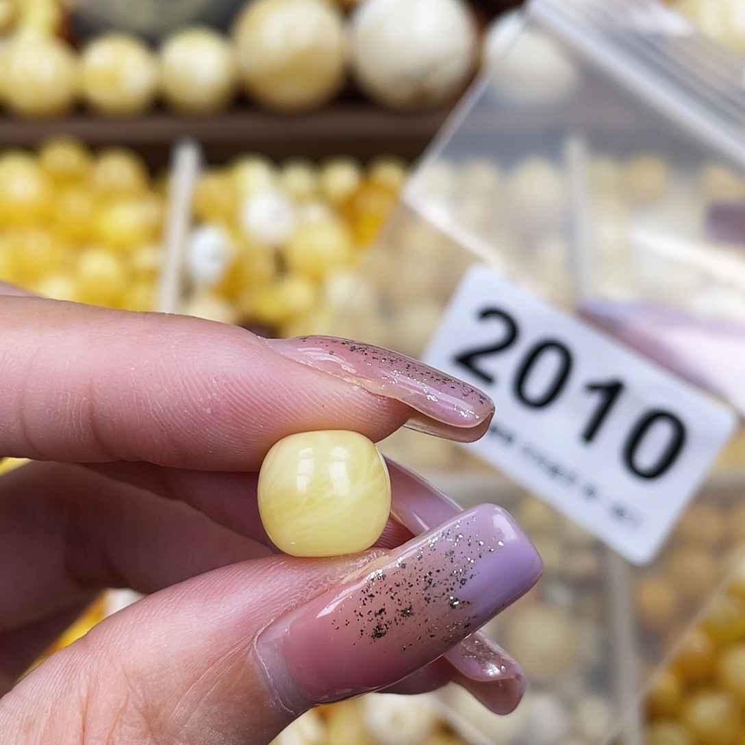 未镶嵌琥珀珠宝奇石11.0