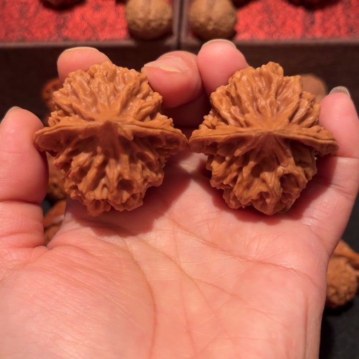 文玩核桃吊坠龙鳞纹