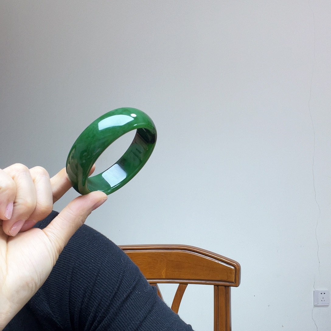 和田玉手镯未镶嵌?****?