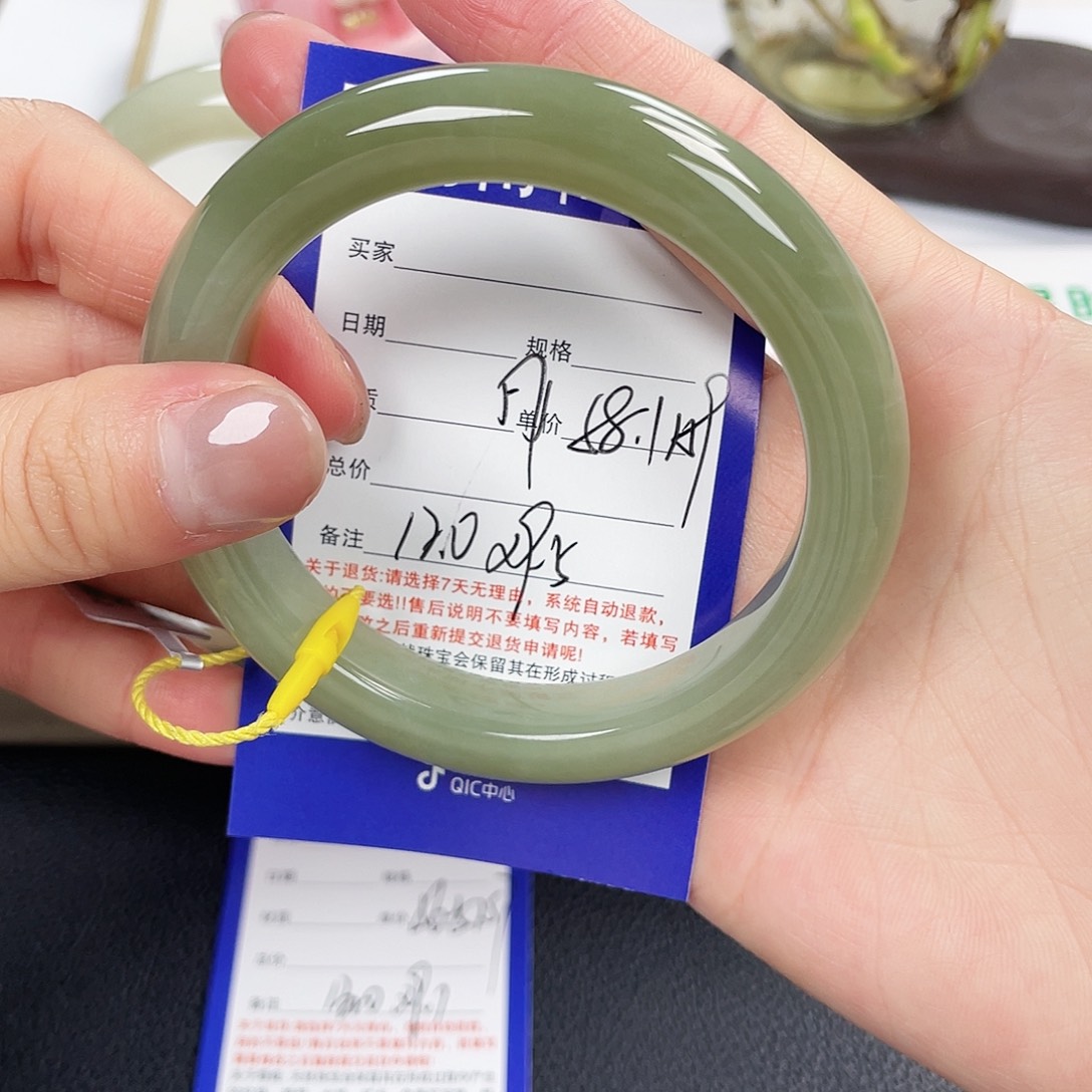 和田玉未镶嵌手镯