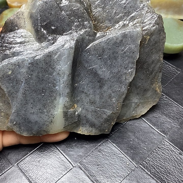 和田玉毛料未镶嵌