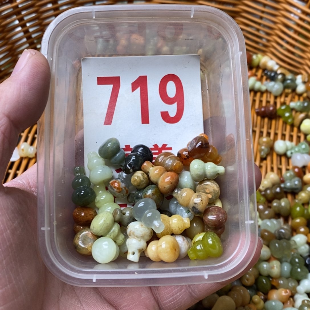 蛇纹石玉挂坠未镶嵌