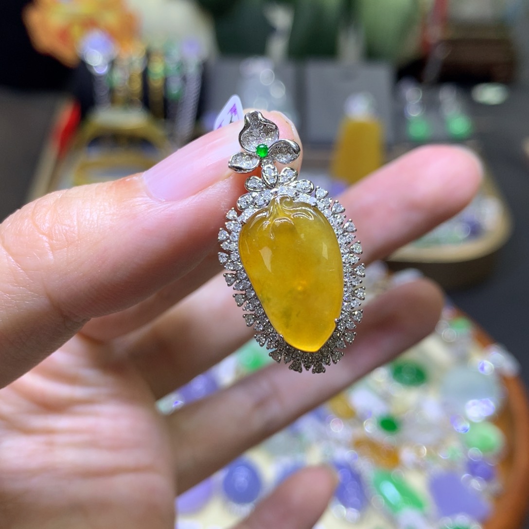 翡翠18K金镶嵌颈饰翡翠吊坠项链