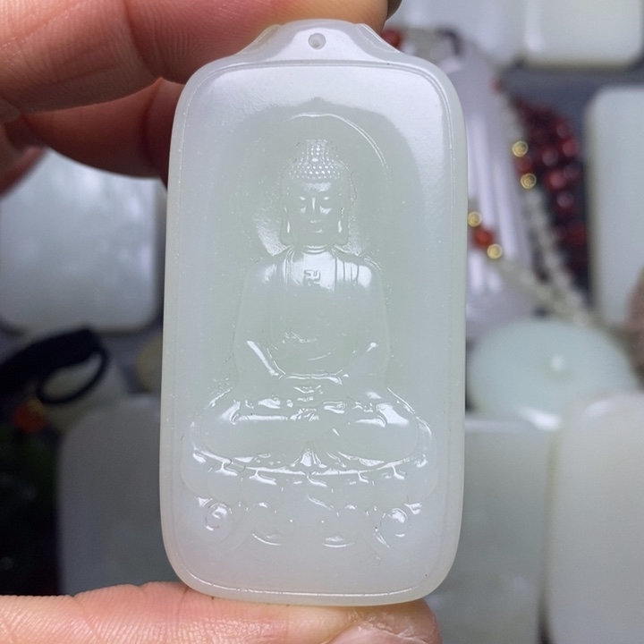 颈饰未镶嵌和田玉（糖玉）衬*