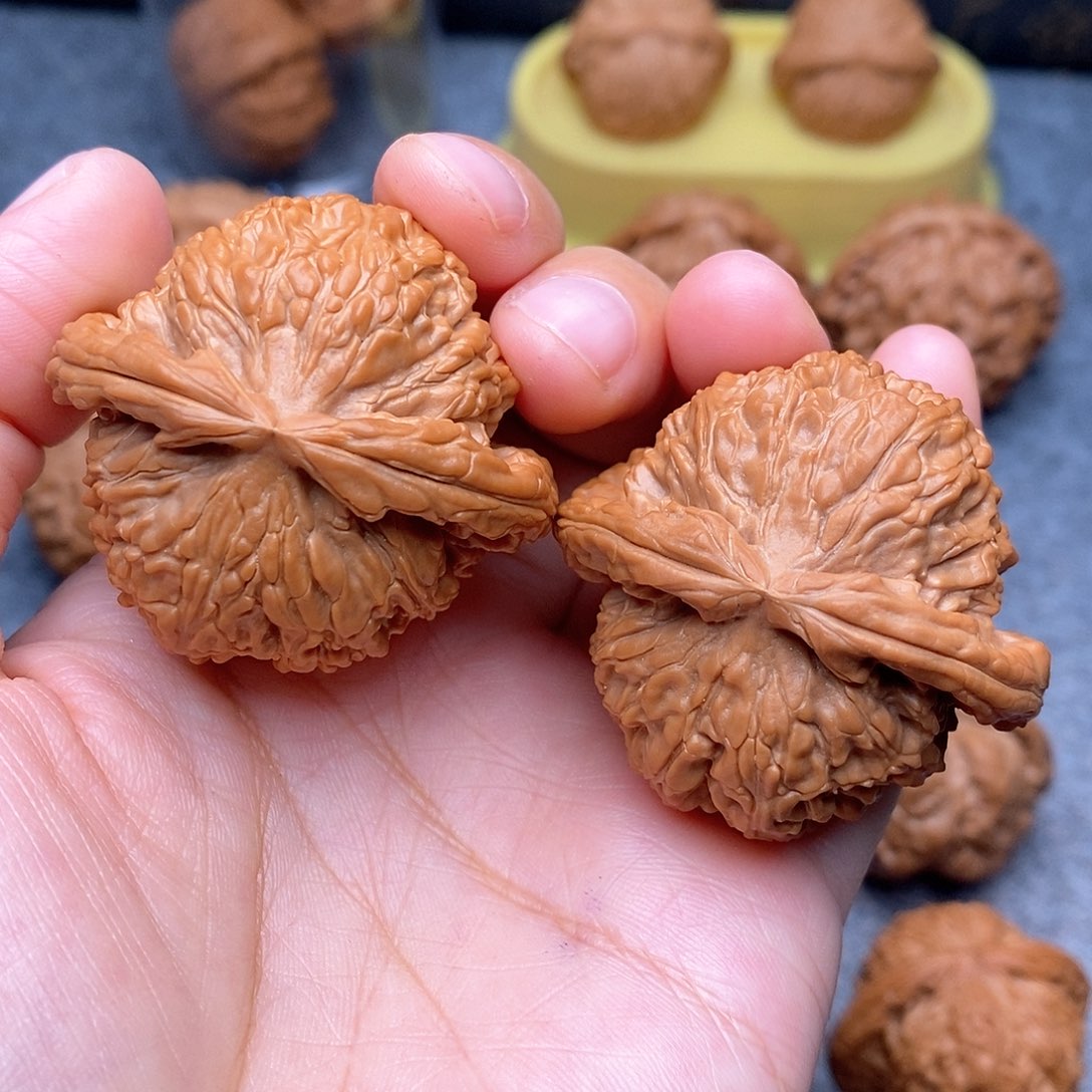 文玩核桃把件靓****8老树白狮子43全品