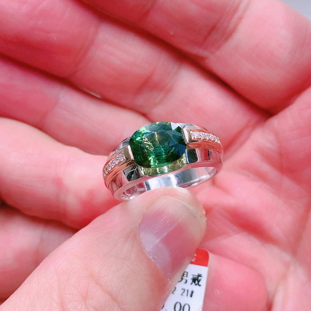 蓝宝石戒指18K金镶嵌
