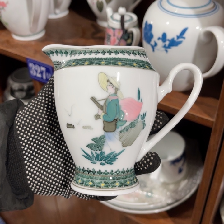 醴陵釉下手绘球泥与**袍