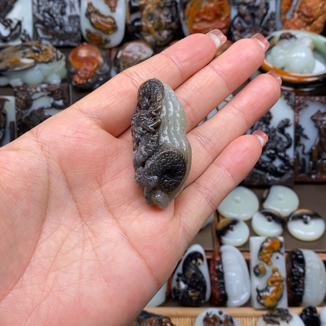 颈饰未镶嵌和田玉