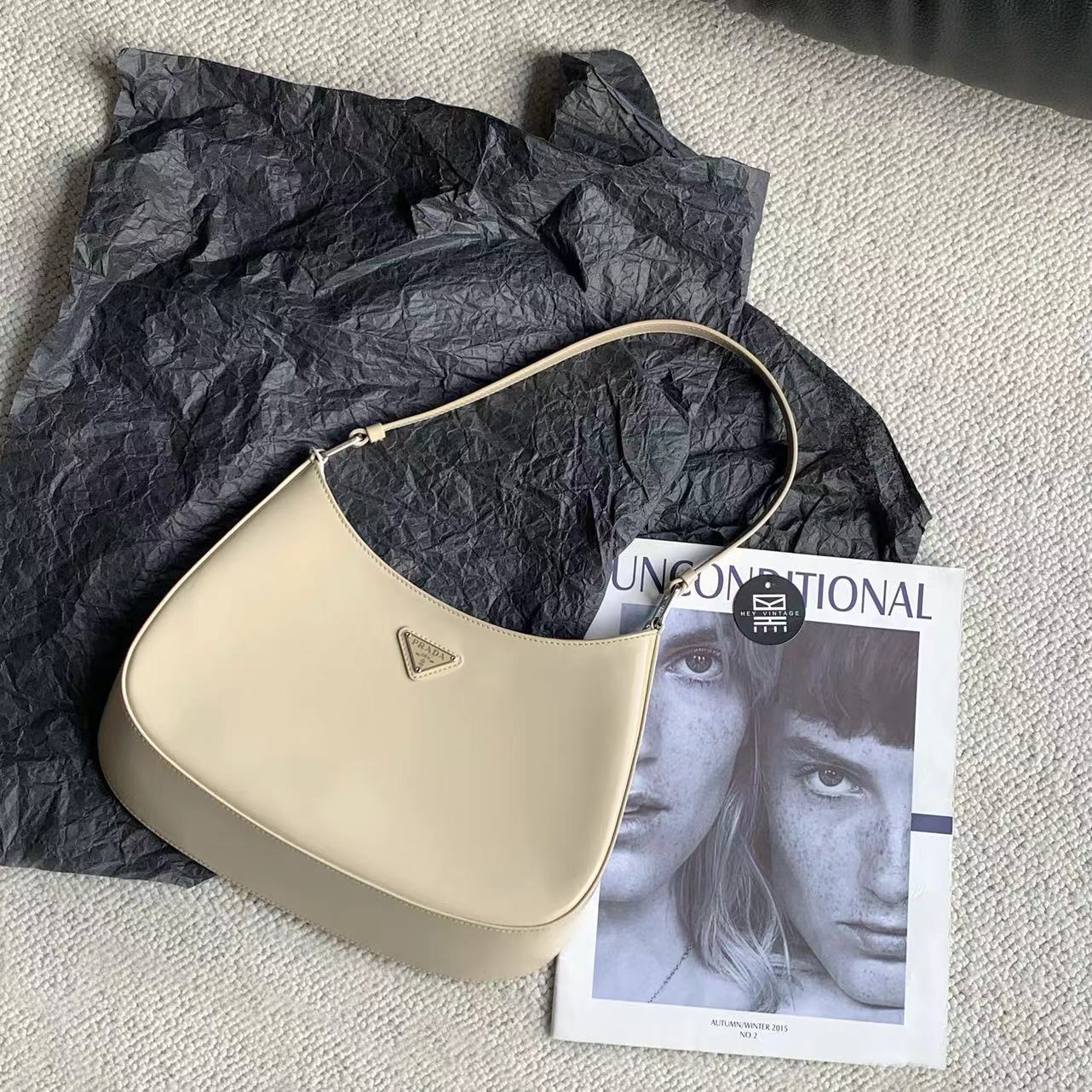 95新 Prada/普拉达 奶茶色cleo腋下包 26cm 15096759