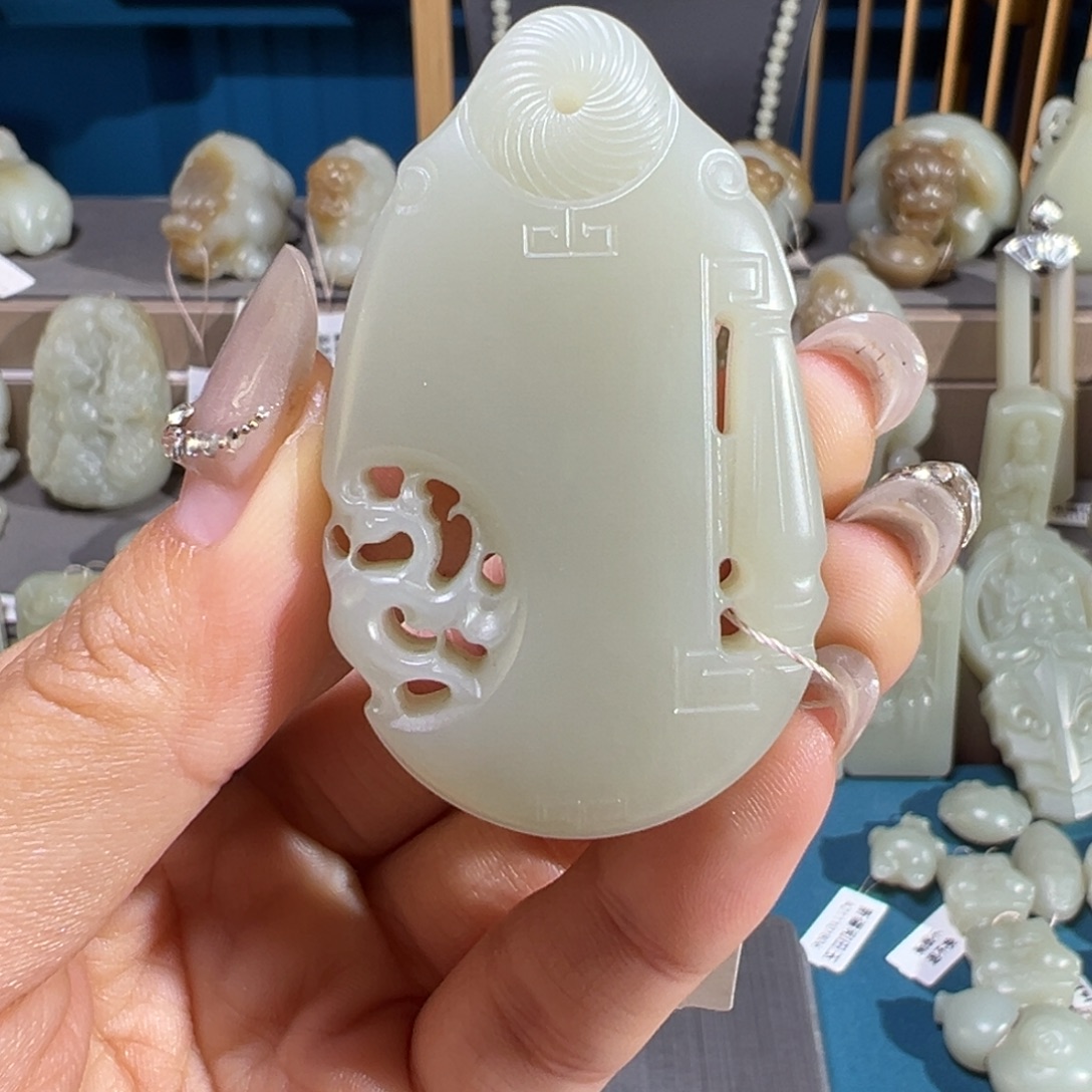 和田玉（糖玉）未镶嵌颈饰