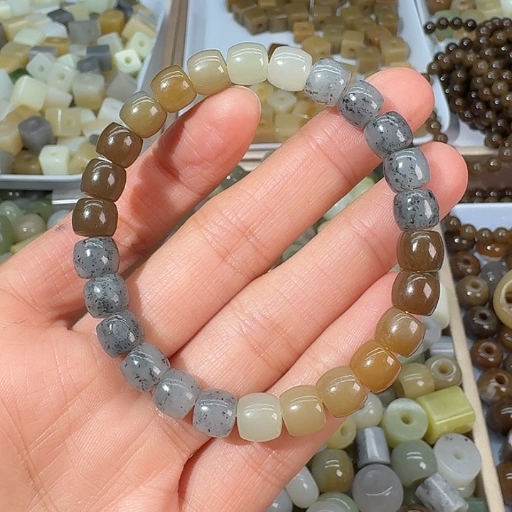 m***L和田玉（糖玉）未镶嵌手链