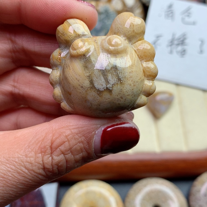 硅化珊瑚（珊瑚玉）颈饰未镶嵌鹿*鹿