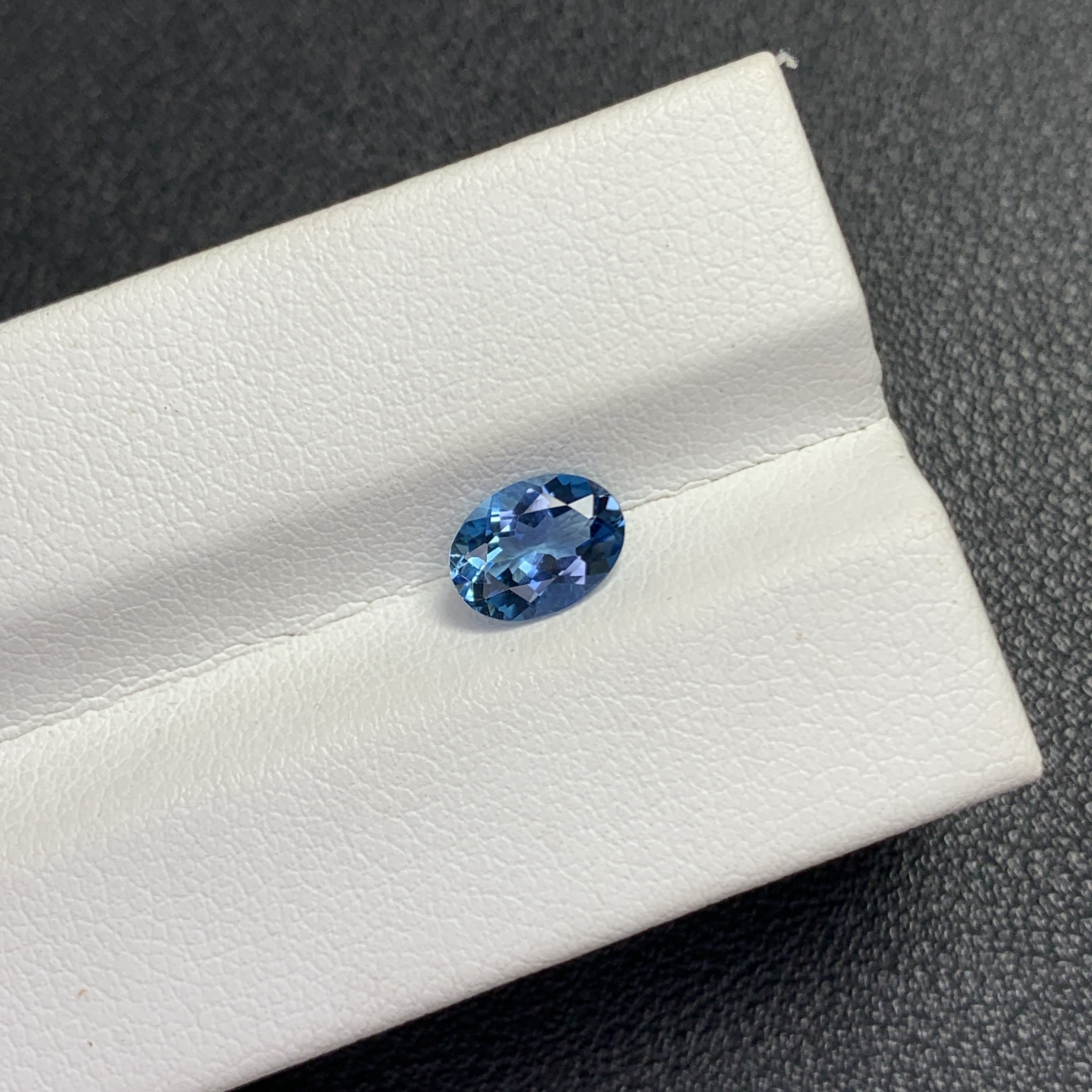 0.83ct天然超级圣玛利亚海蓝宝裸石全净无瑕满火彩带吉尔德证书