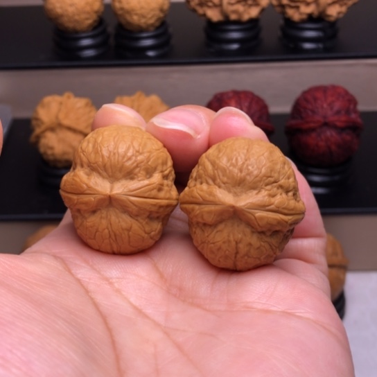 文玩核桃把件粗筋铁蛋26