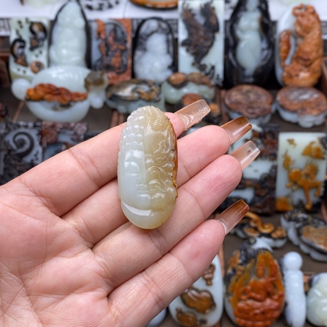 颈饰未镶嵌和田玉