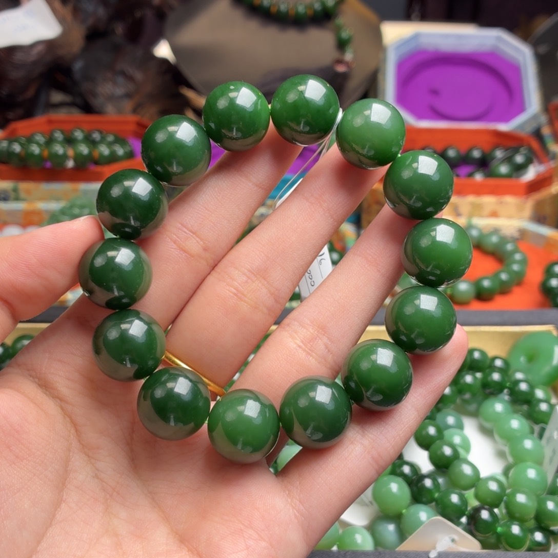 欢***爷和田玉（碧玉）未镶嵌手链