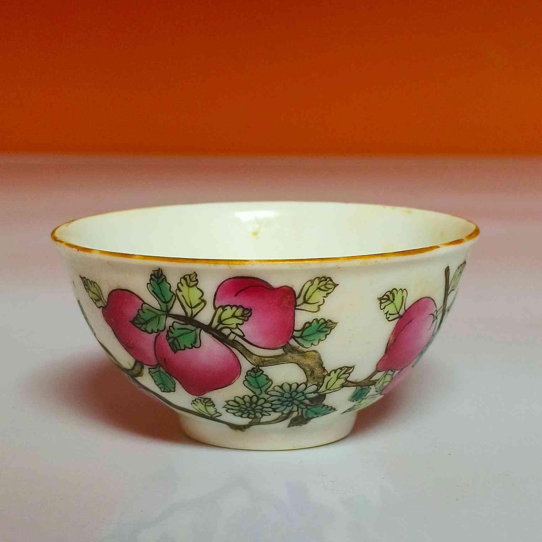 3394清晚期 粉彩九桃纹品茗杯