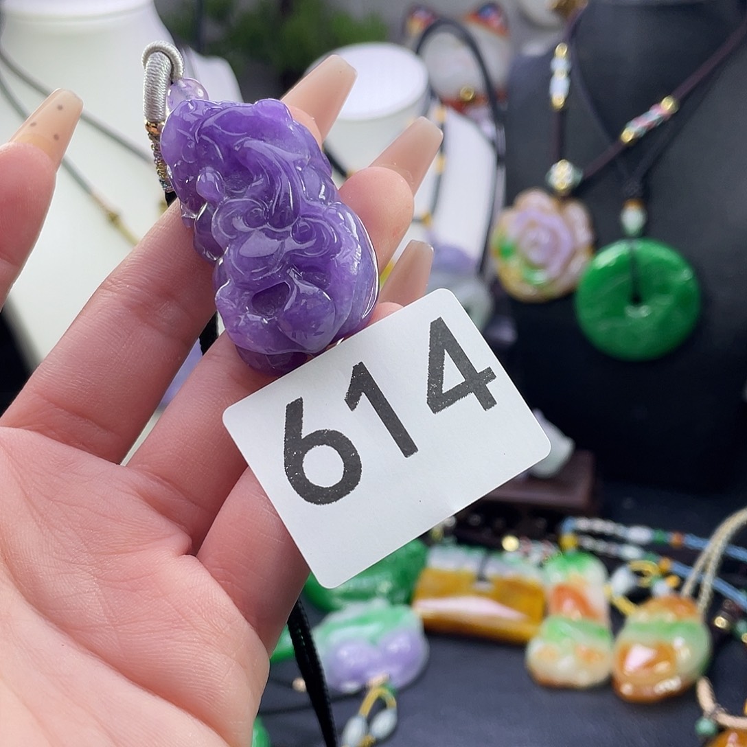 翡翠未镶嵌吊坠(赠链)