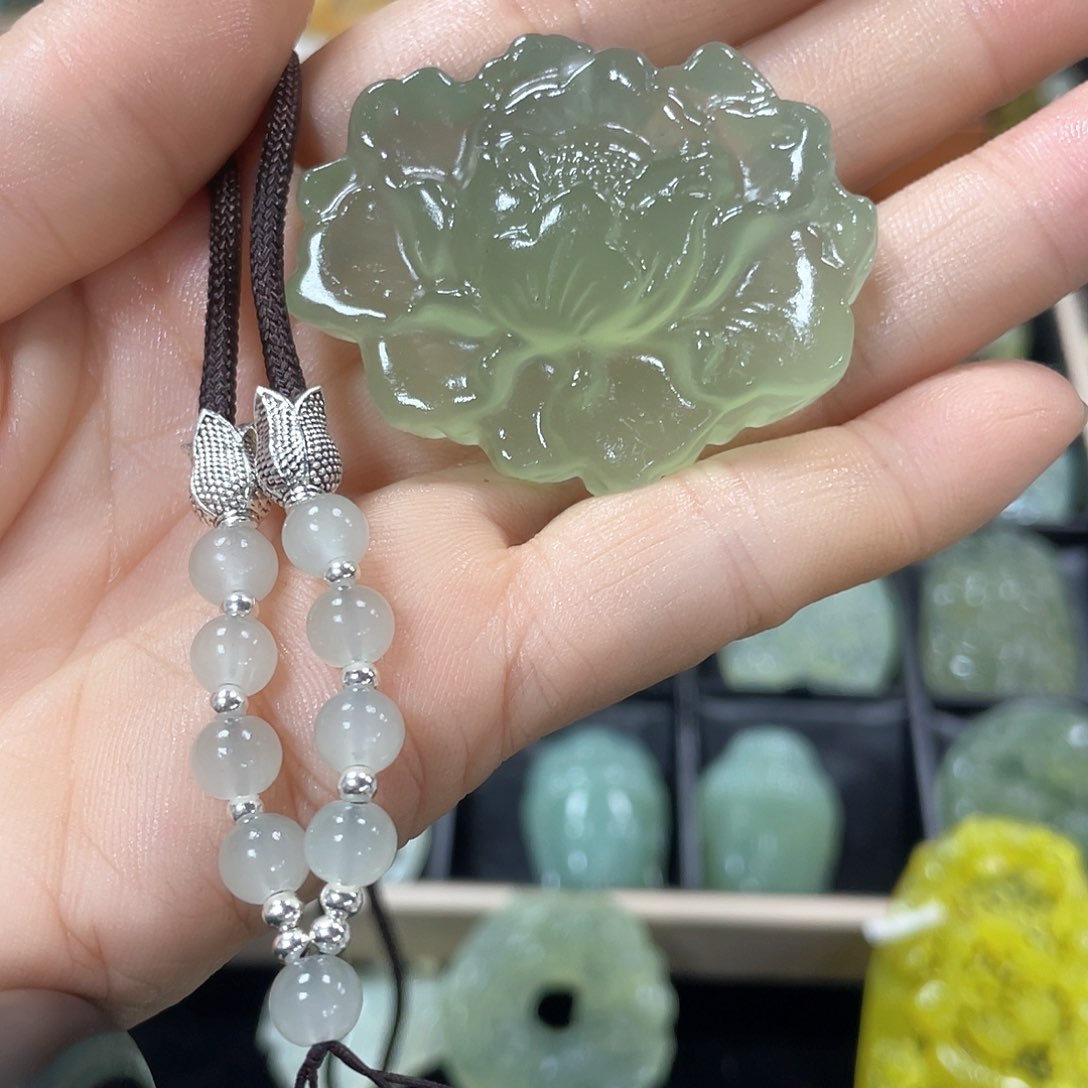 蛇纹石玉颈饰未镶嵌