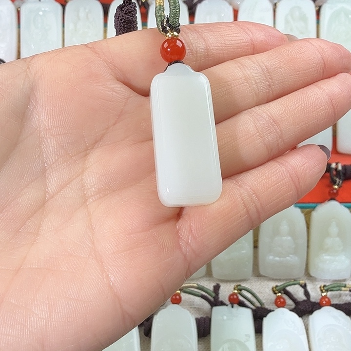 给***烟和田玉（糖玉）未镶嵌吊坠(赠链)