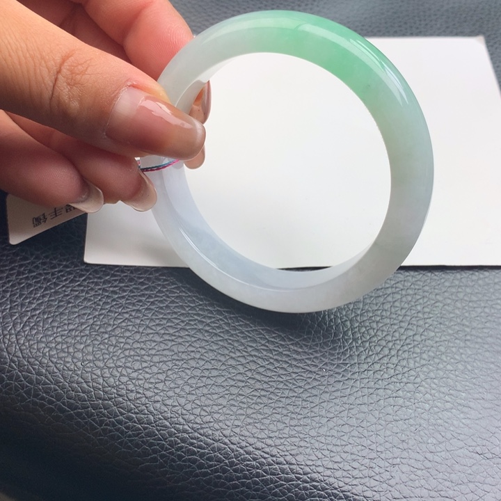 翡翠手镯未镶嵌天然翡翠手镯