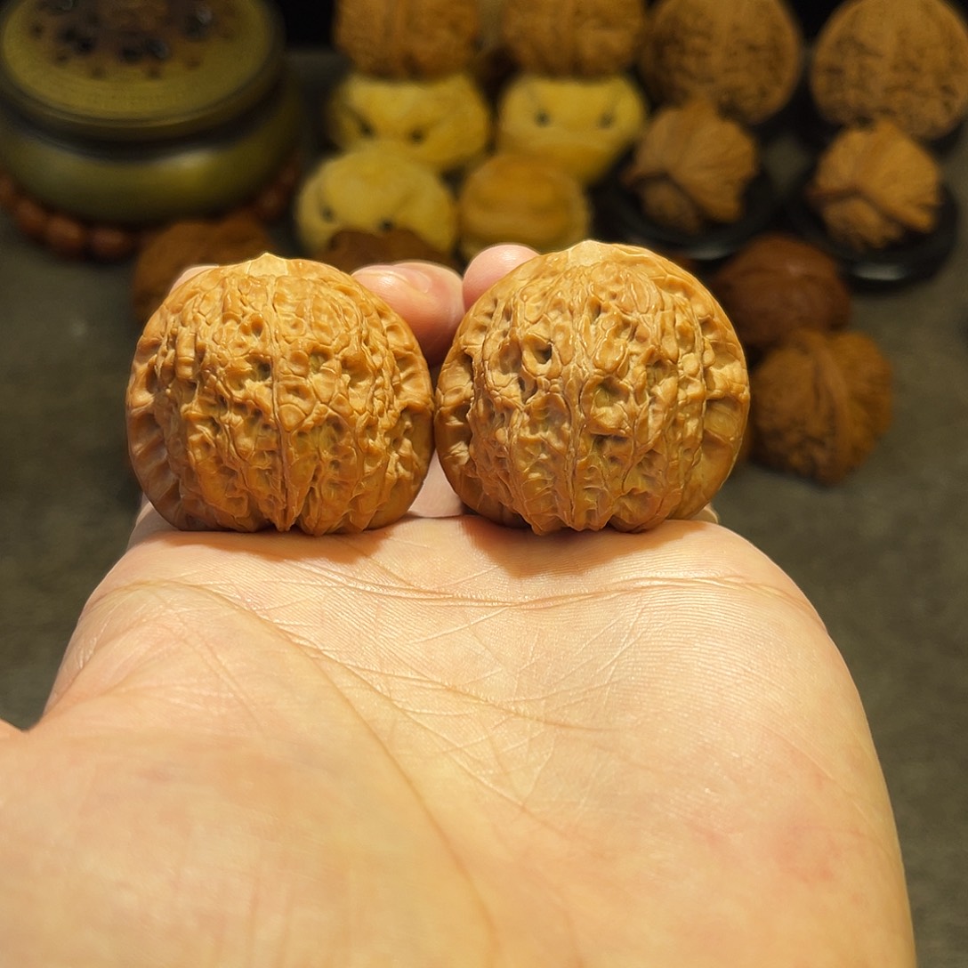 文玩核桃把件40全品高桩血麒麟