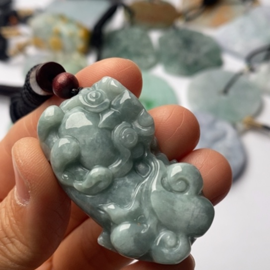 翡翠未镶嵌颈饰翡翠