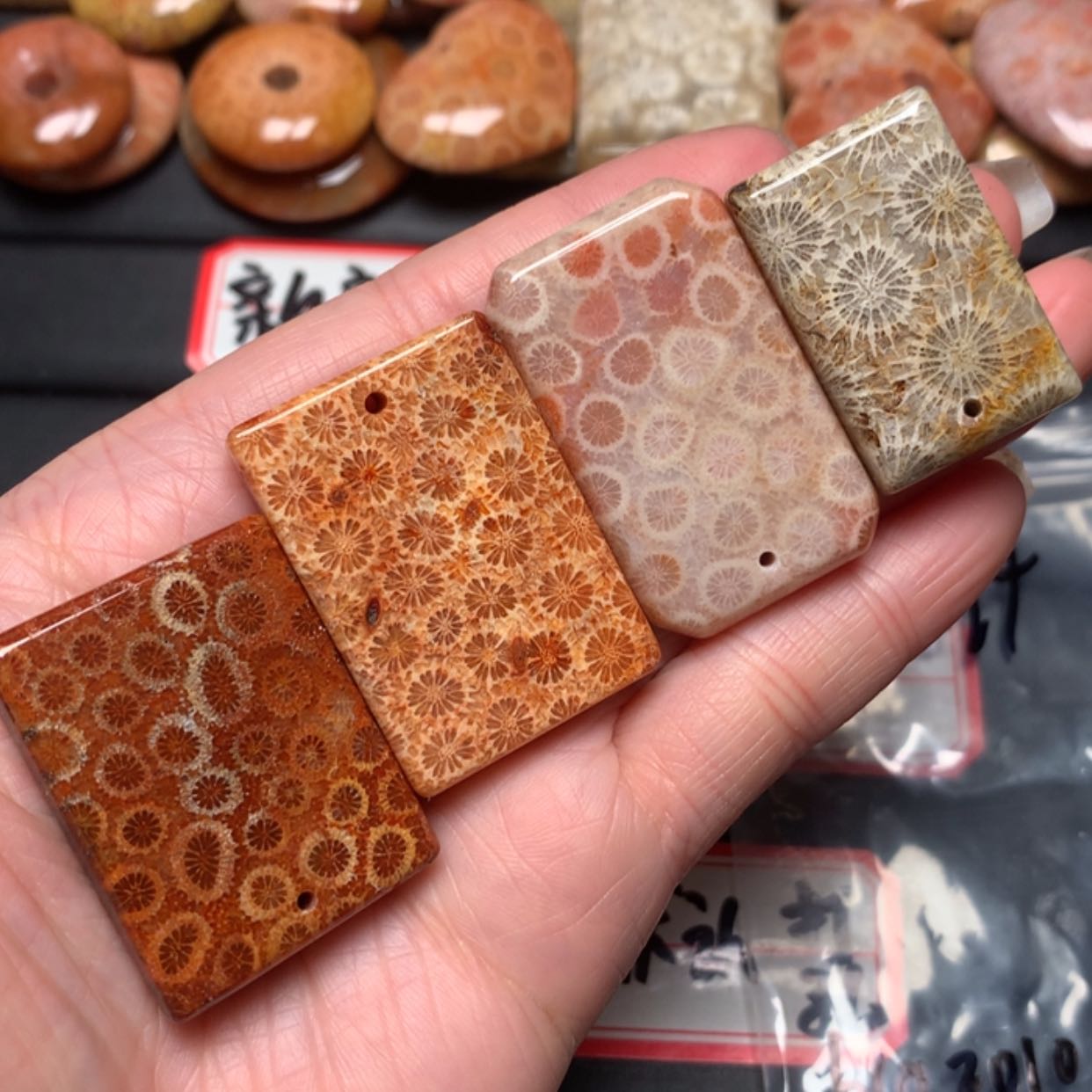 【闪购商品】硅化玉颈饰未镶嵌桃***?