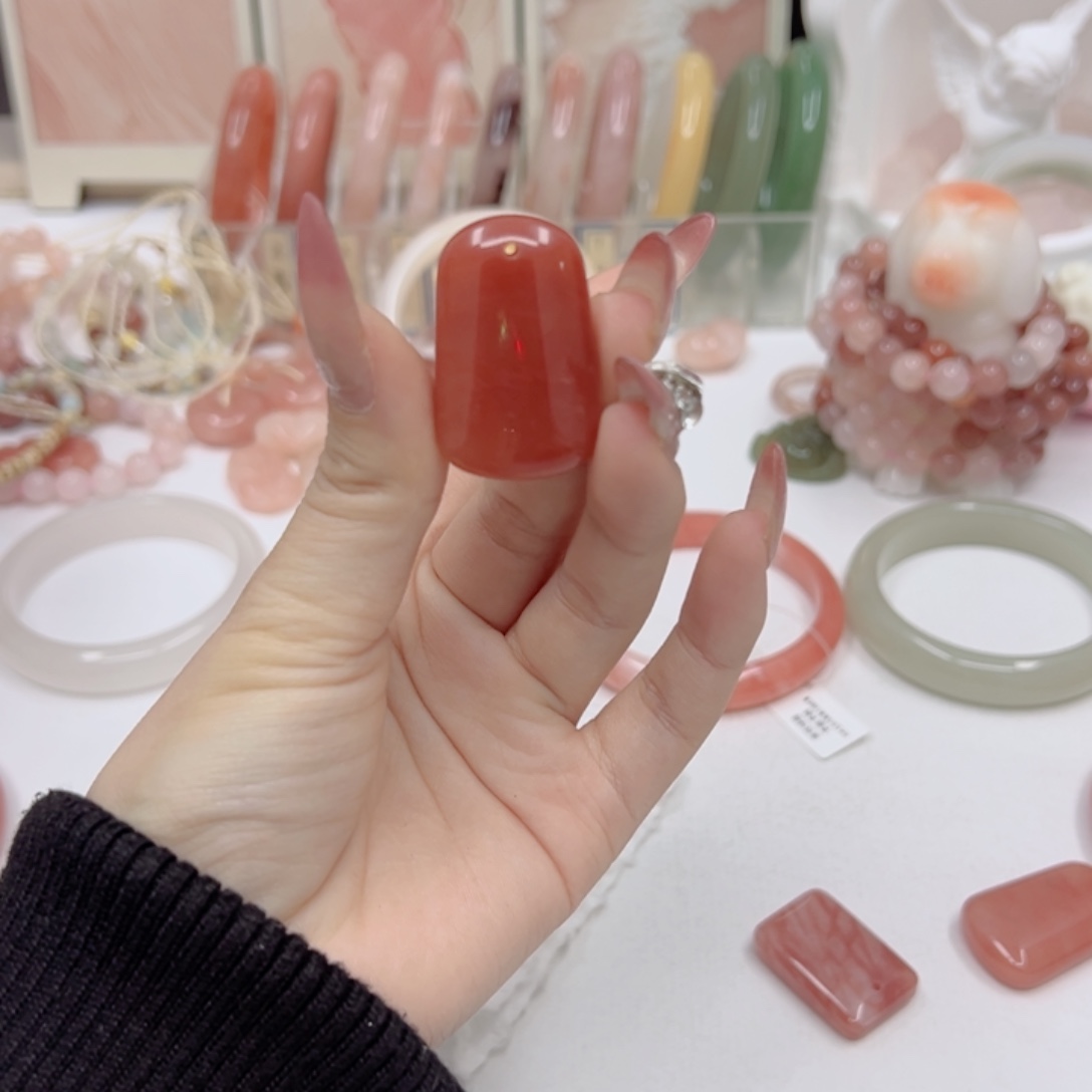 雨****石英质玉未镶嵌手镯